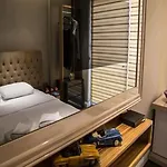 Upper House Szálloda 3*