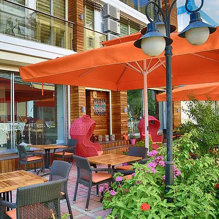 Upper House Szálloda 3*