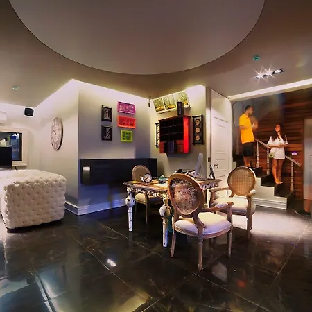 Upper House Szálloda 3*