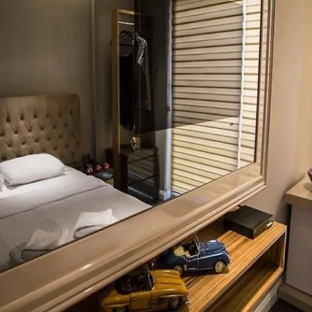 Upper House Szálloda 3*