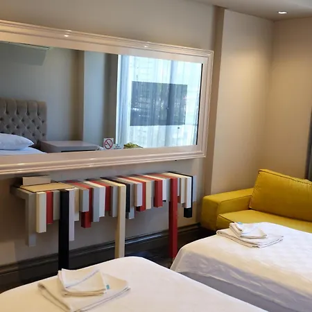 Upper House Szálloda 3*